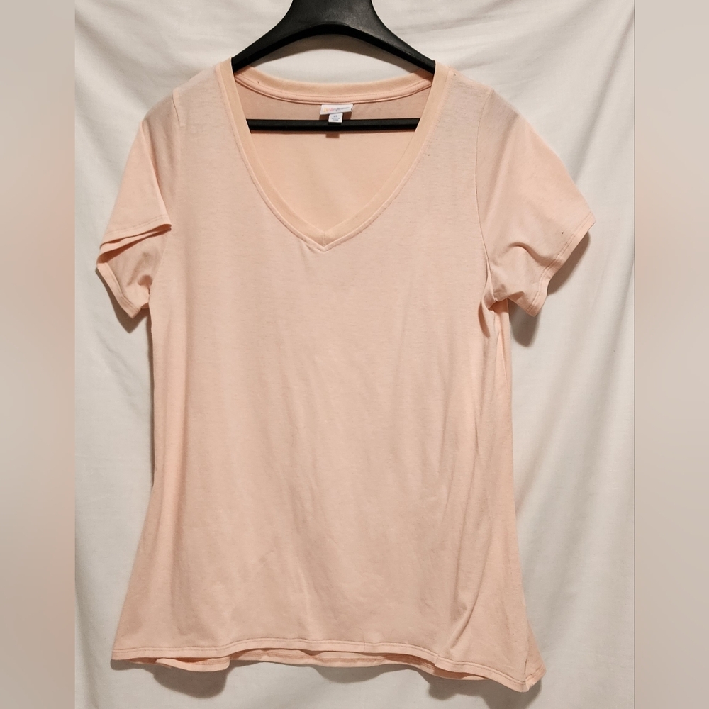 LuLaRoe Light Pink V-Neck Short Sleeve Tee